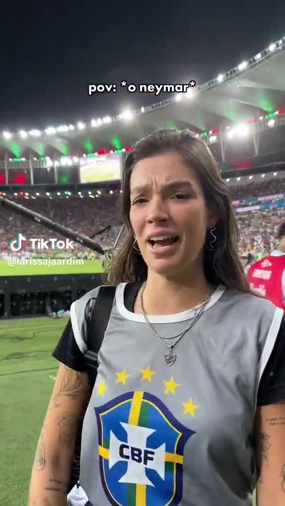 女球迷看见内马尔惊喜不已