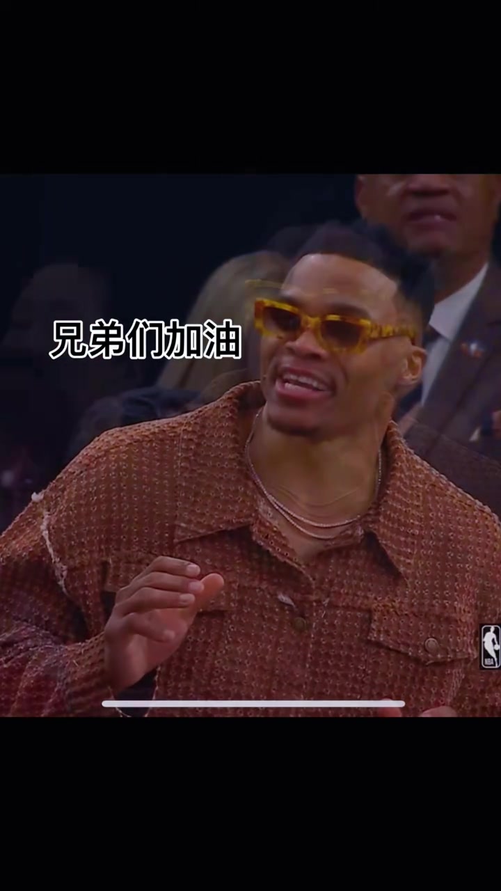 掘金险胜快船扳平大比分 威少脚伤缺阵但在场边依旧抢镜