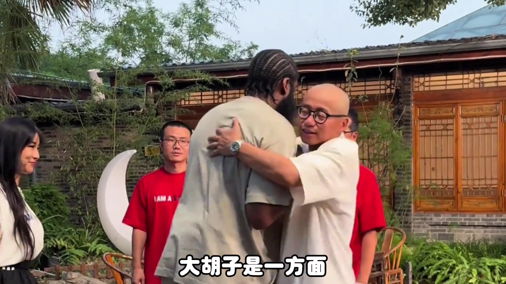 杨毅哈登真的很厉害也有能力 但就是感觉他少了点什么就很奇怪