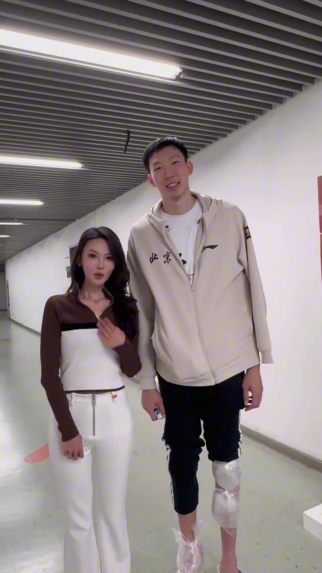 这颜值阔以的哈美女粉丝和陈盈骏周琦合影