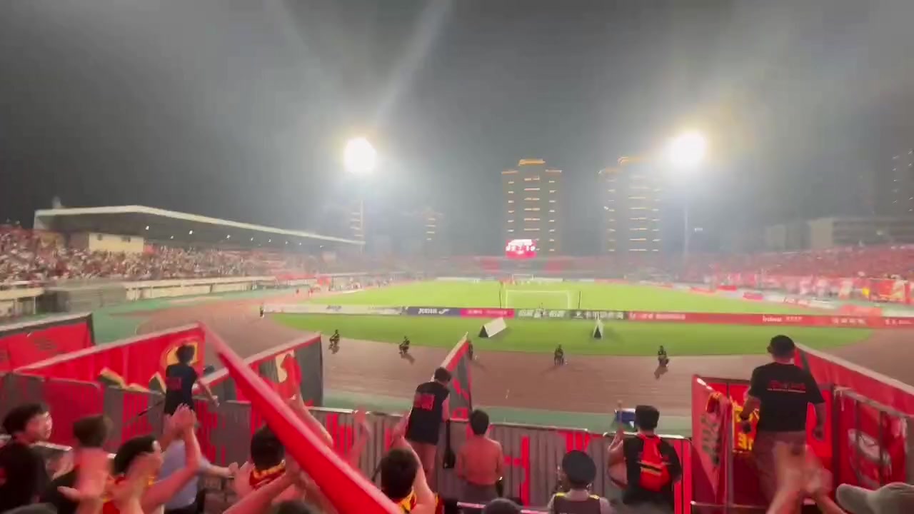 面对定南赣联重庆球迷高喊还我黑龙江