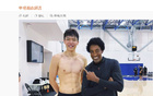 杨瀚森训练遇皮蓬，合影留念。训练师赞杨瀚森姚明接班人！