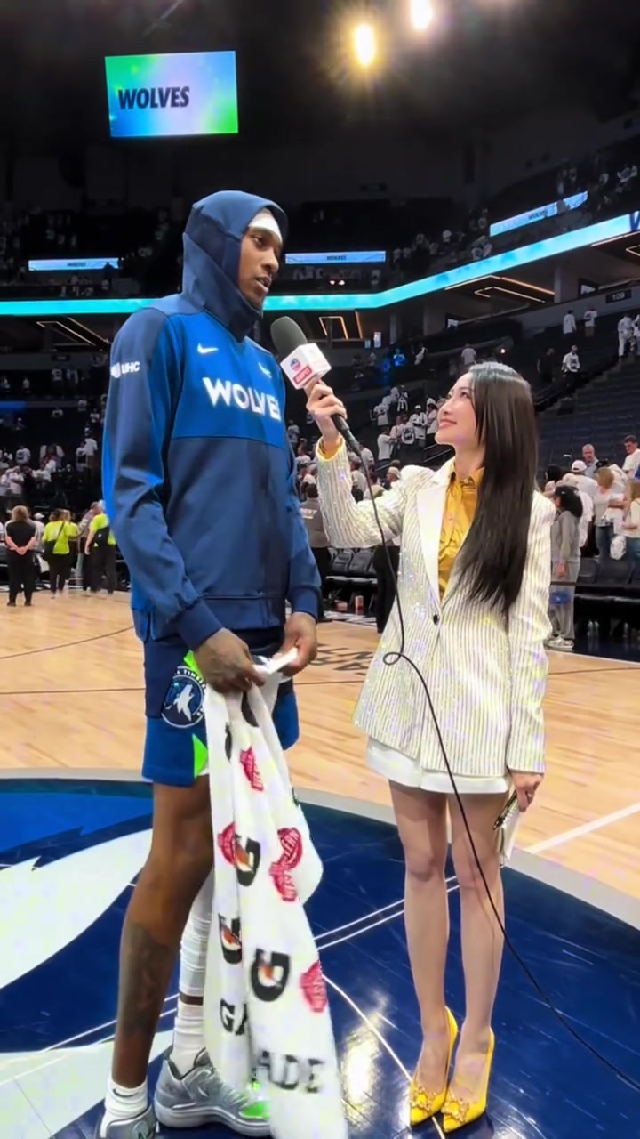 麦克丹尼尔斯这小腿也就比孟超粗一点点